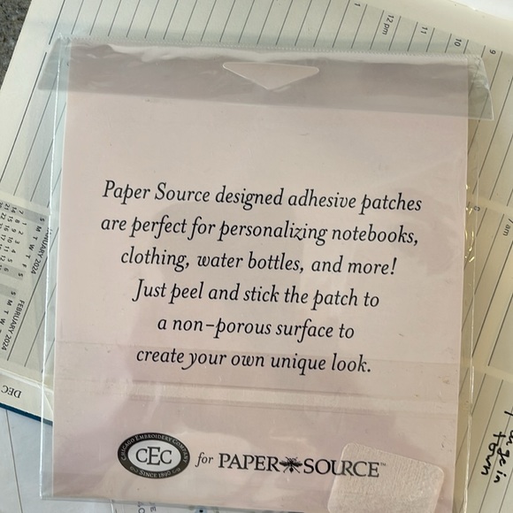 PAPER SOURCE Mom Boss no-sew Adhesive Patch - Picture 4 of 4